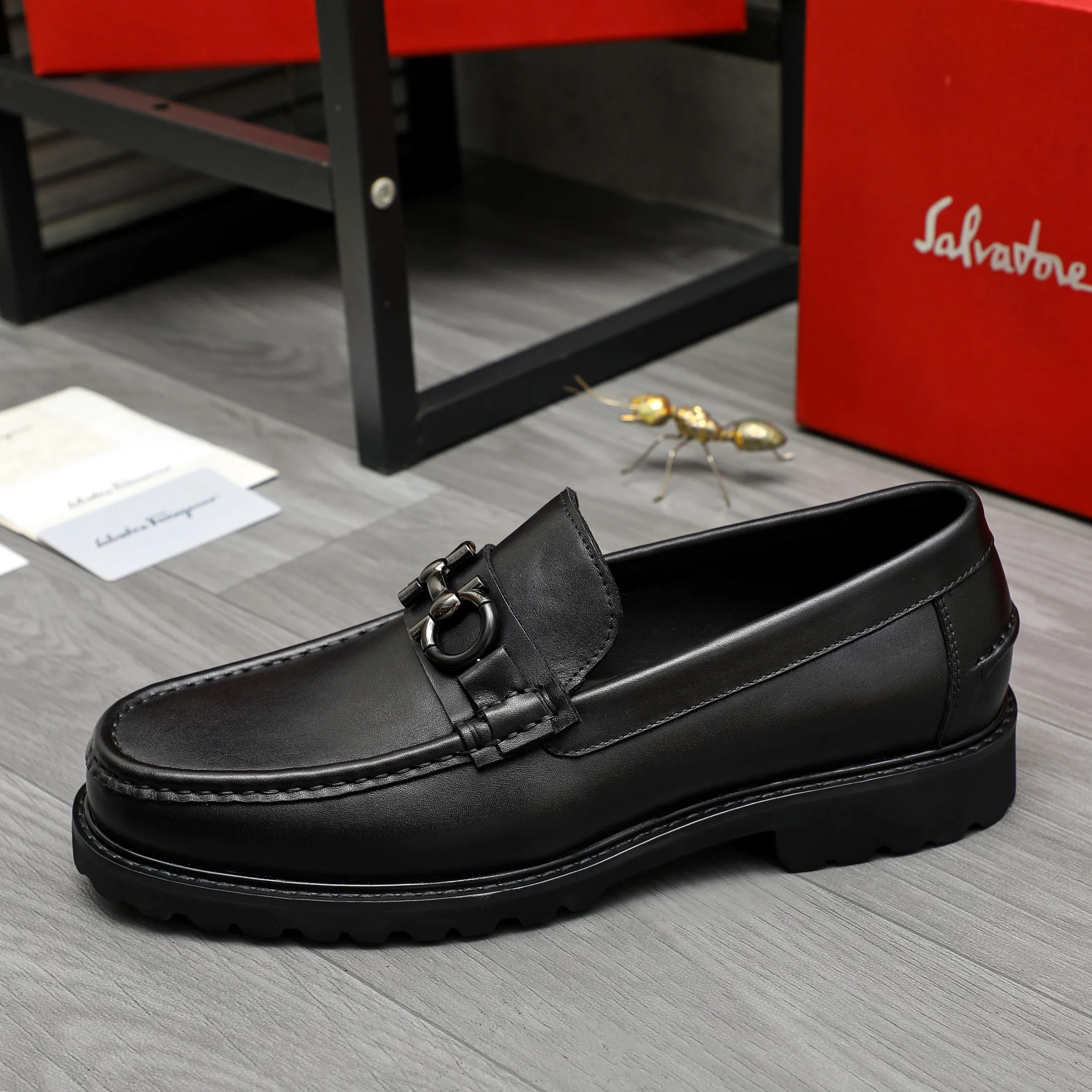 Men's shoes 💰442 Product trademark: Ferragamo "Ferragamo" business formal leather shoes Regular size: 38-46 (45.46 custom-made and non-refundable) Product materials: Selected high-quality cowhide upper, cowhide lining, non-slip rubber outsole